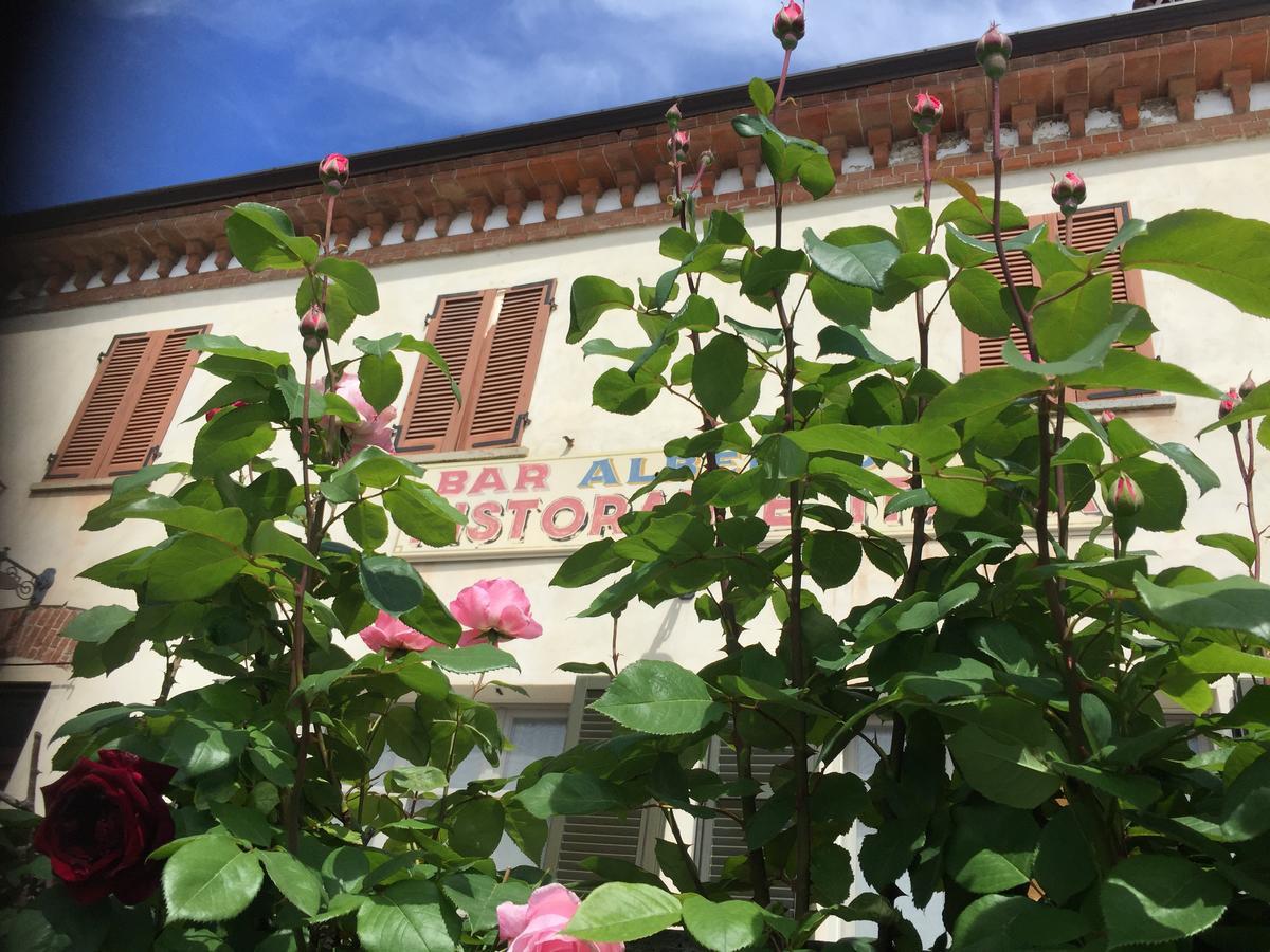 Locanda Italia Serralunga d'Alba Dış mekan fotoğraf