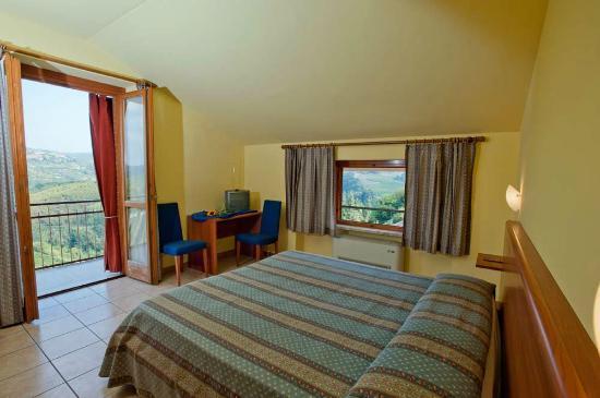 Locanda Italia Serralunga d'Alba Dış mekan fotoğraf